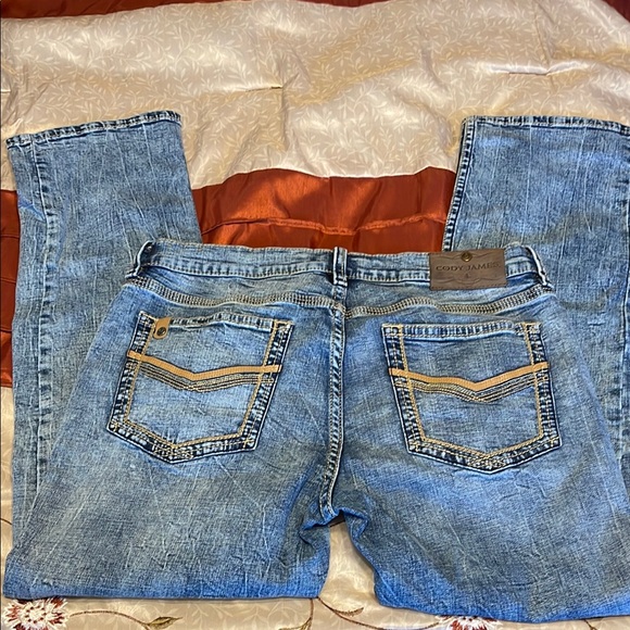 Cody James Relaxed Jeans with Vintage-Inspired Look - Picture 2 of 3